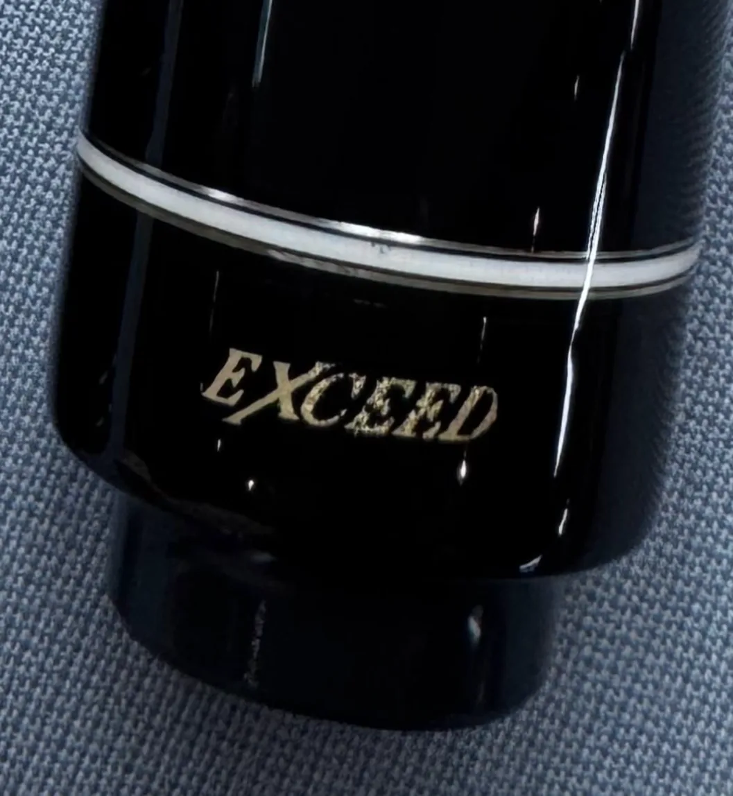 EXCEED 字樣