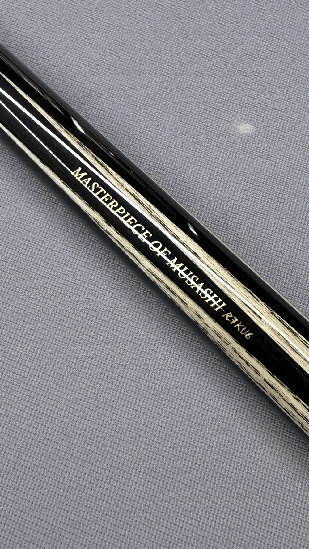 前臂上的「MASTERPIECE OF MUSASHI」字樣